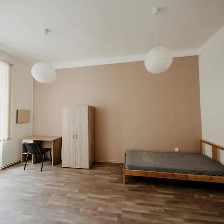 Apartmanovy Dum Kolej Jinak - Dostupne Ubytovani V Usti Nejen Pro Studenty דירה *