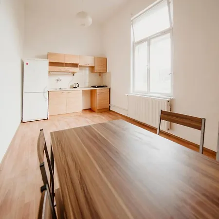 Apartmanovy Dum Kolej Jinak - Dostupne Ubytovani V Usti Nejen Pro Studenty