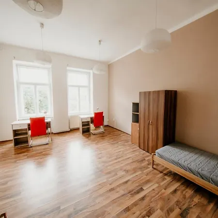 Apartmanovy Dum Kolej Jinak - Dostupne Ubytovani V Usti Nejen Pro Studenty דירה