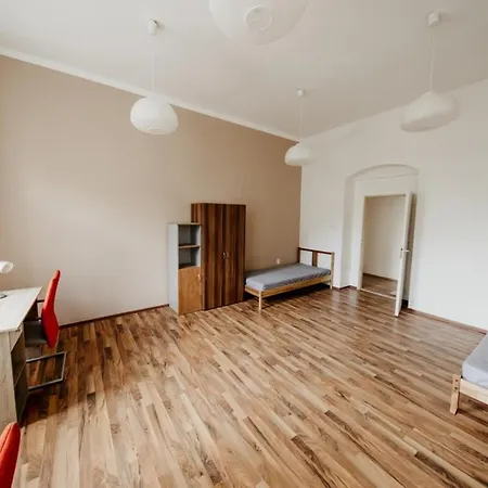 Apartmanovy Dum Kolej Jinak - Dostupne Ubytovani V Usti Nejen Pro Studenty דירה *