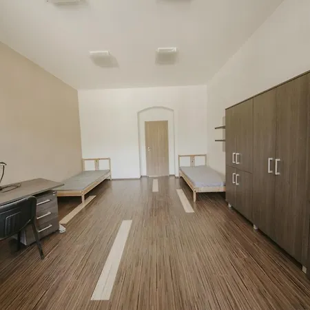Apartmanovy Dum Kolej Jinak - Dostupne Ubytovani V Usti Nejen Pro Studenty דירה